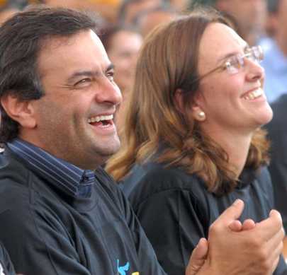 CASA CAIU: irmã de Aécio, Andrea Neves é alvo de mandado de prisão; Policia Federal faz buscas nas residencias do Senador mineiro aecio - andreia